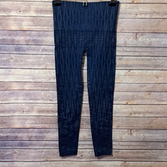 SPANX | Look At Me Now Blue Gray Print Leggings XL  EUC B2 - Picture 3 of 7